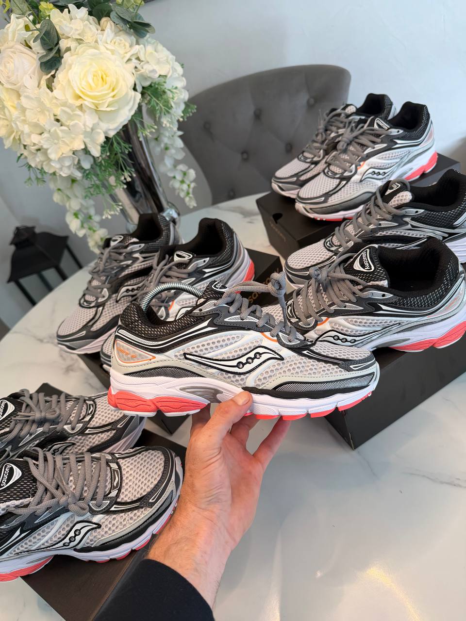 SAUCONY PROGRID OMNI 9 GREY
BLACK
