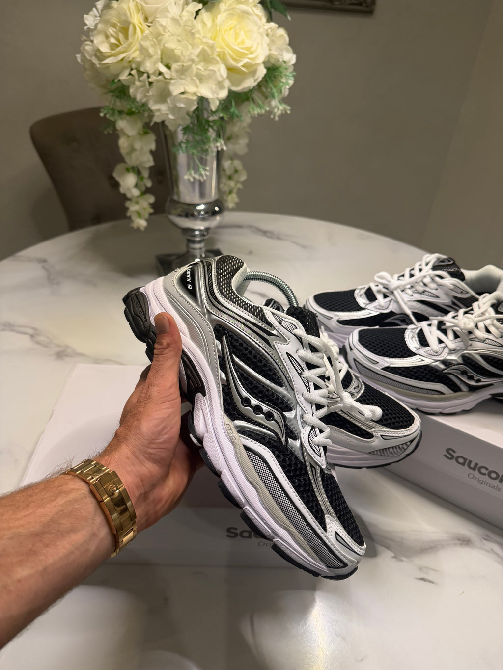 Saucony ProGrid Omni 9
Black / White