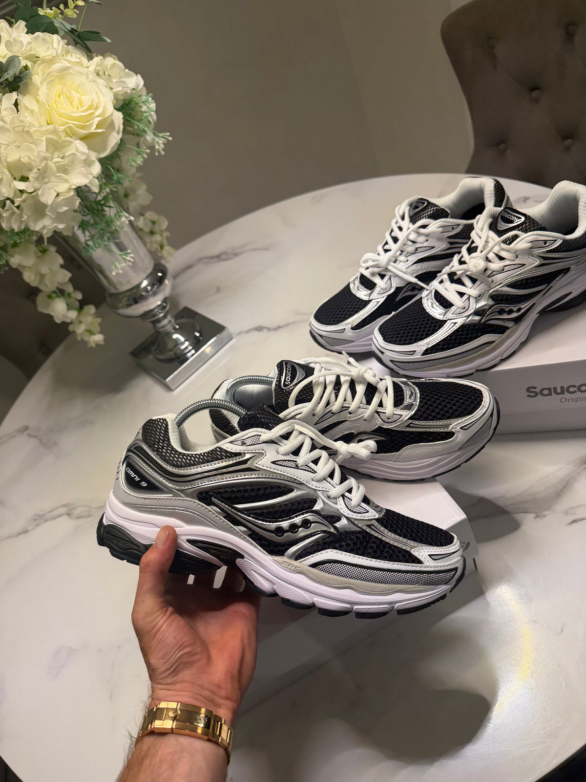 Saucony ProGrid Omni 9
Black / White