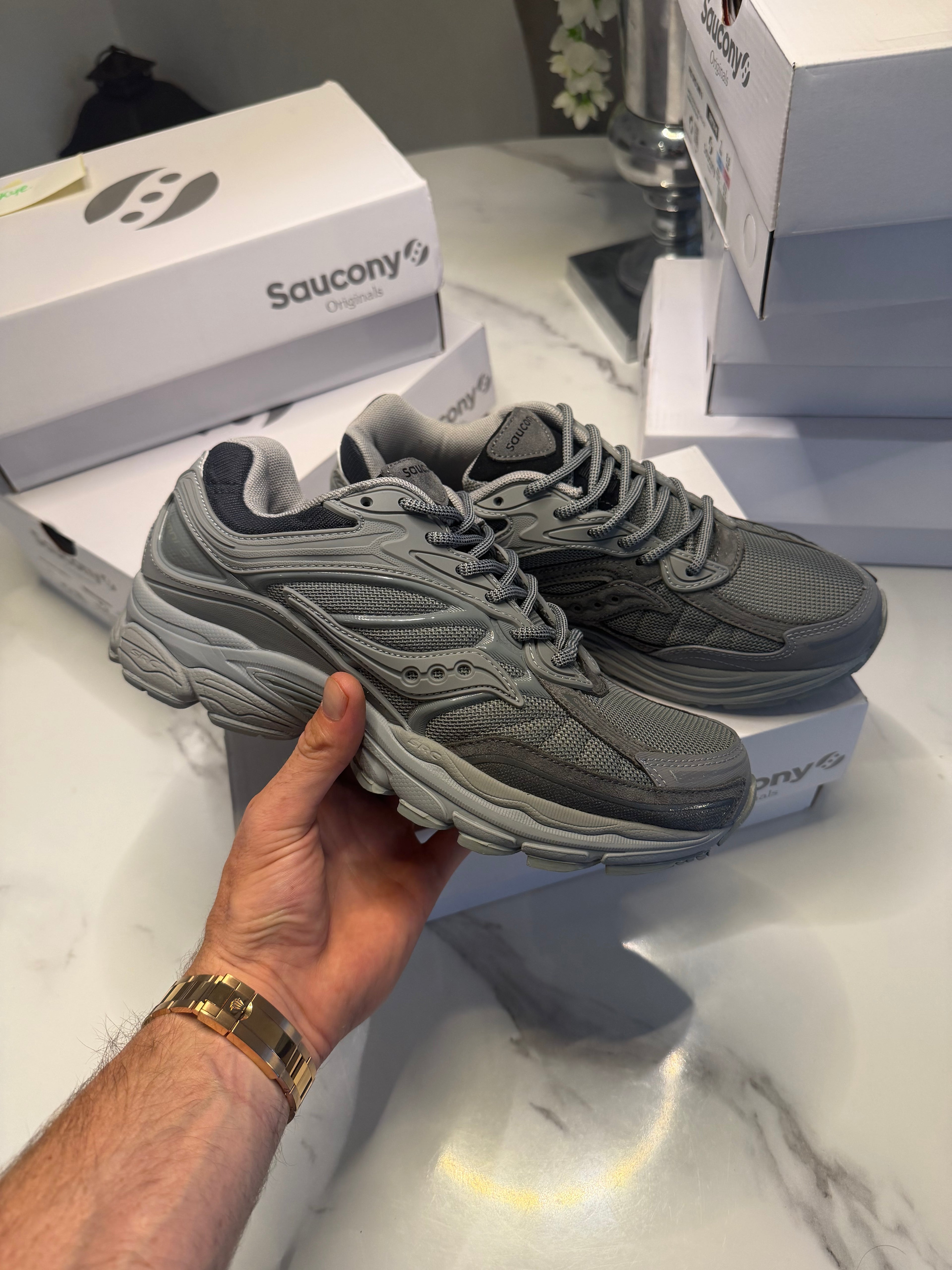 Saucony
Saucony ProGrid Omni 9 Armor