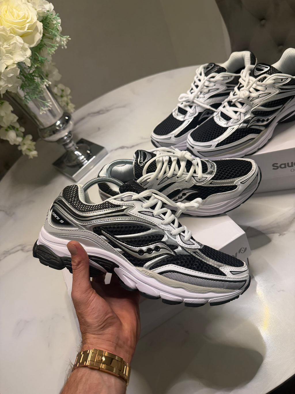 Saucony ProGrid Omni 9
Black / White