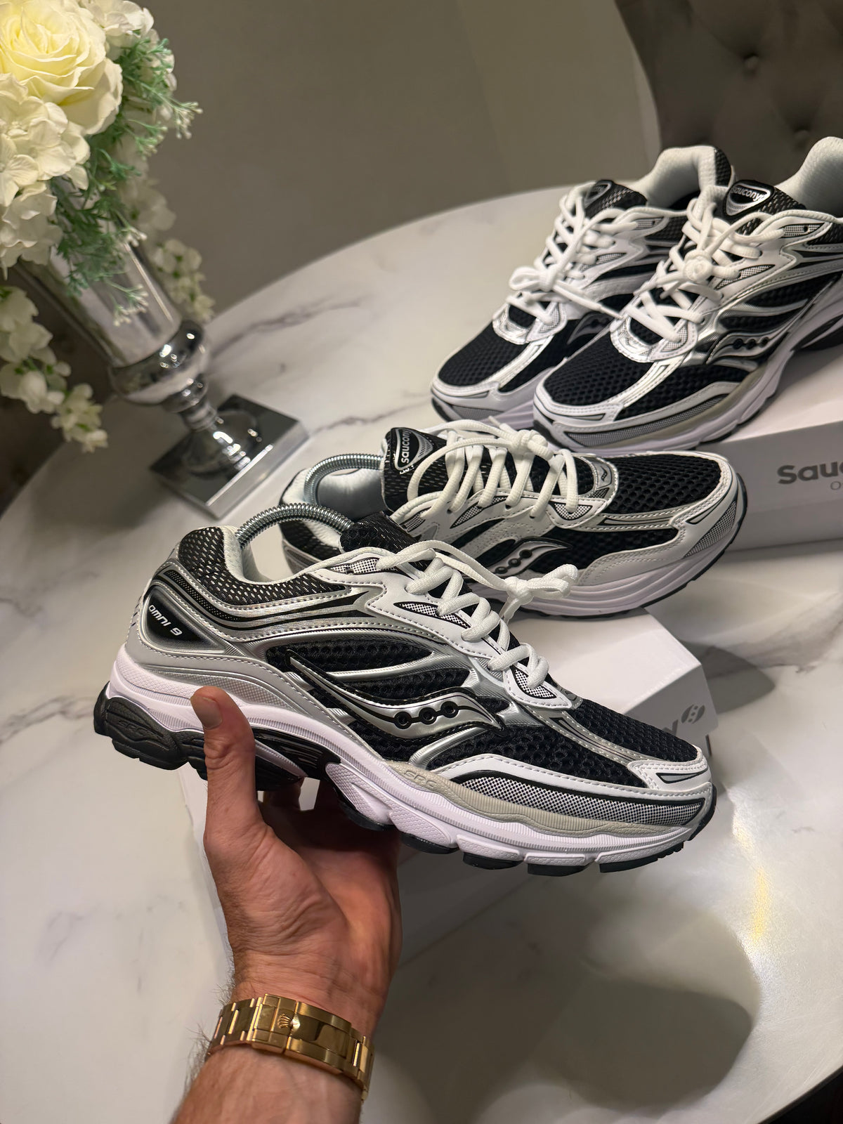 Saucony ProGrid Omni 9
Black / White
