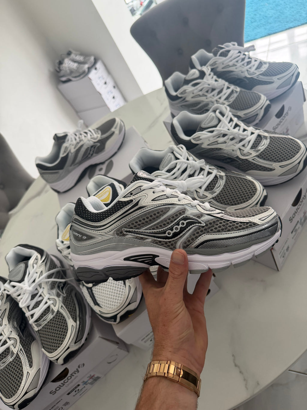 SAUCONY PROGRID OMNI 9 GREY SILVER