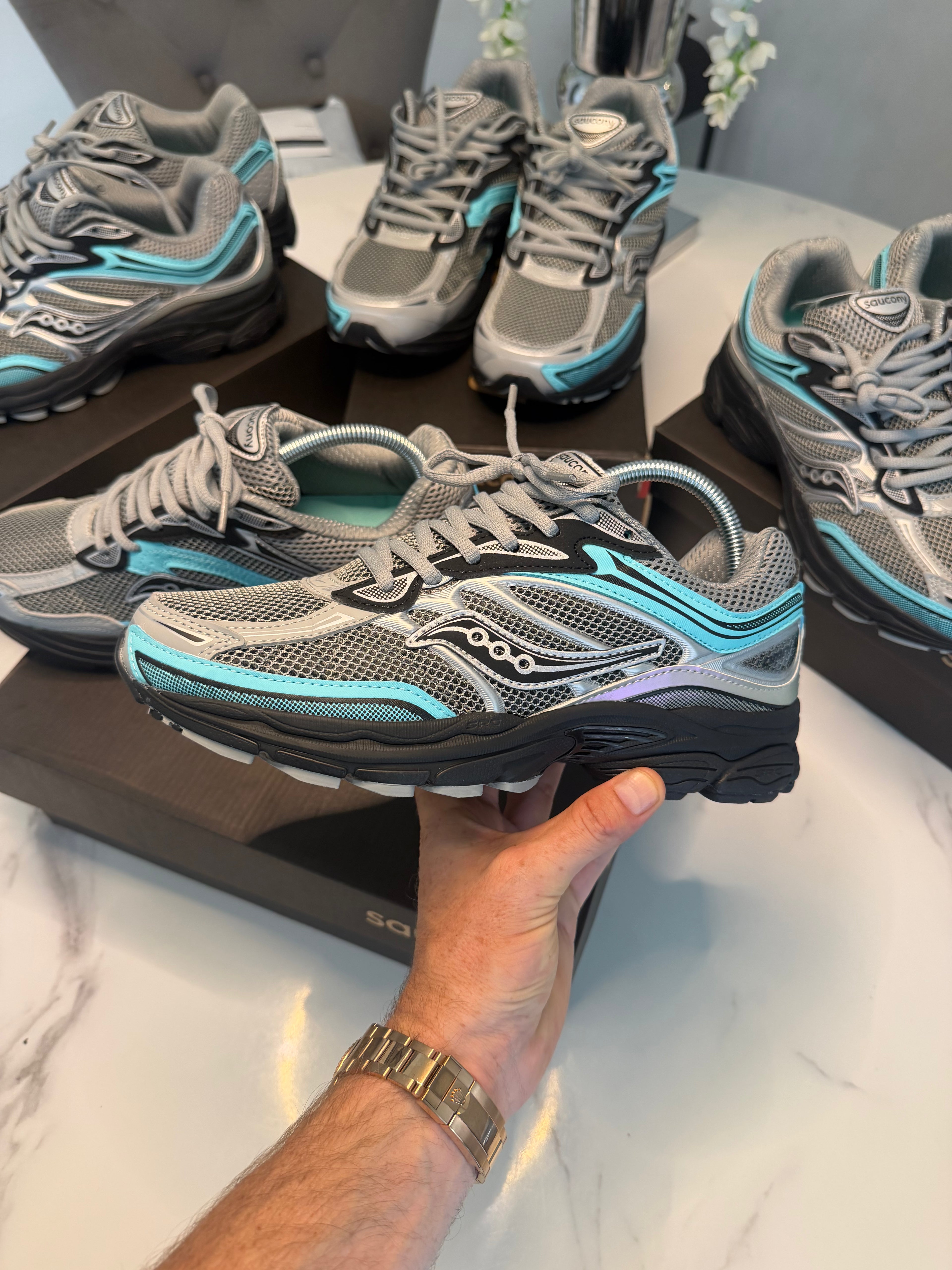 The Saucony ProGrid Omni 9 "Fossil / Splash" (Silver Teal Grey)