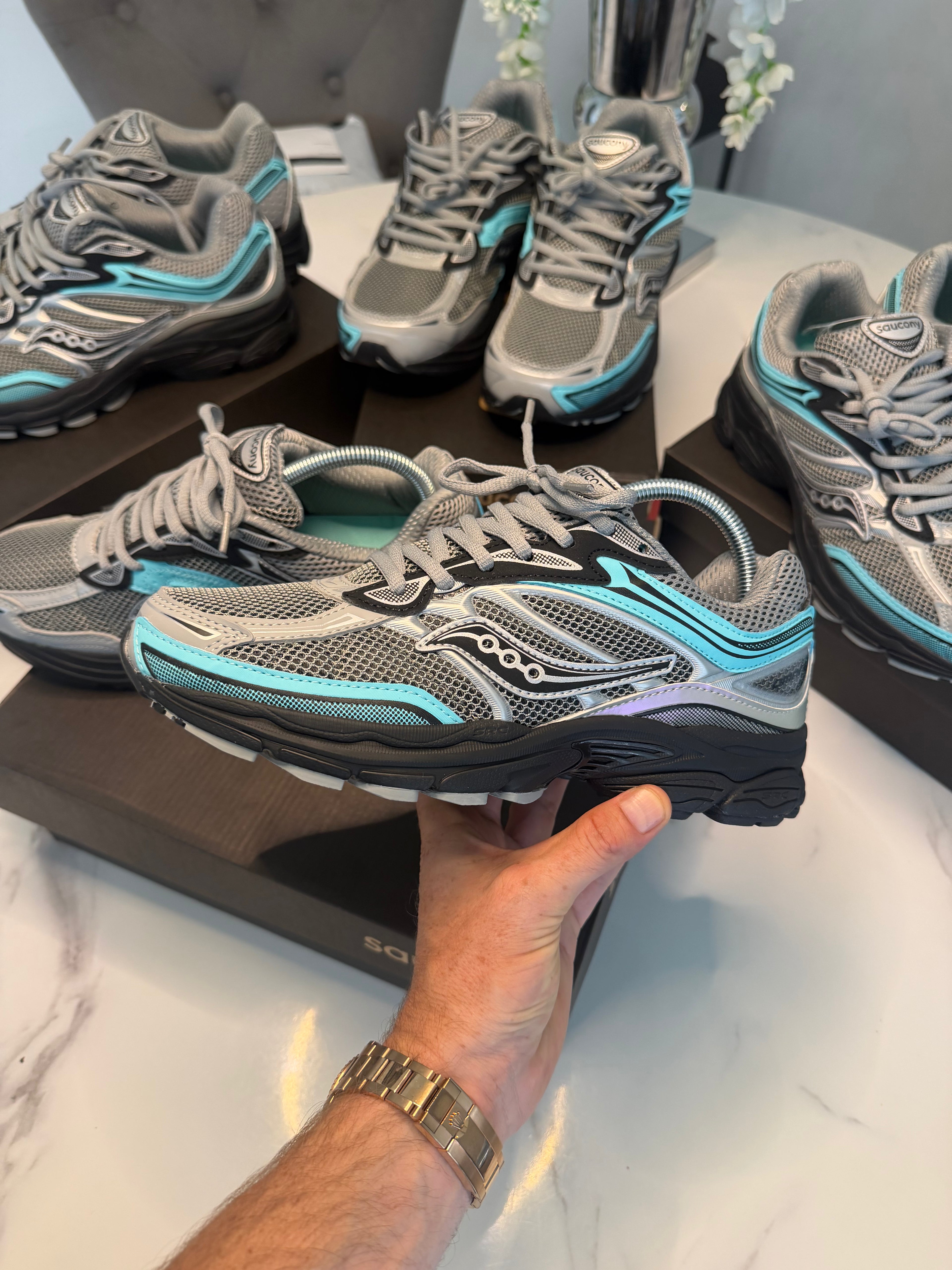 The Saucony ProGrid Omni 9 "Fossil / Splash" (Silver Teal Grey)