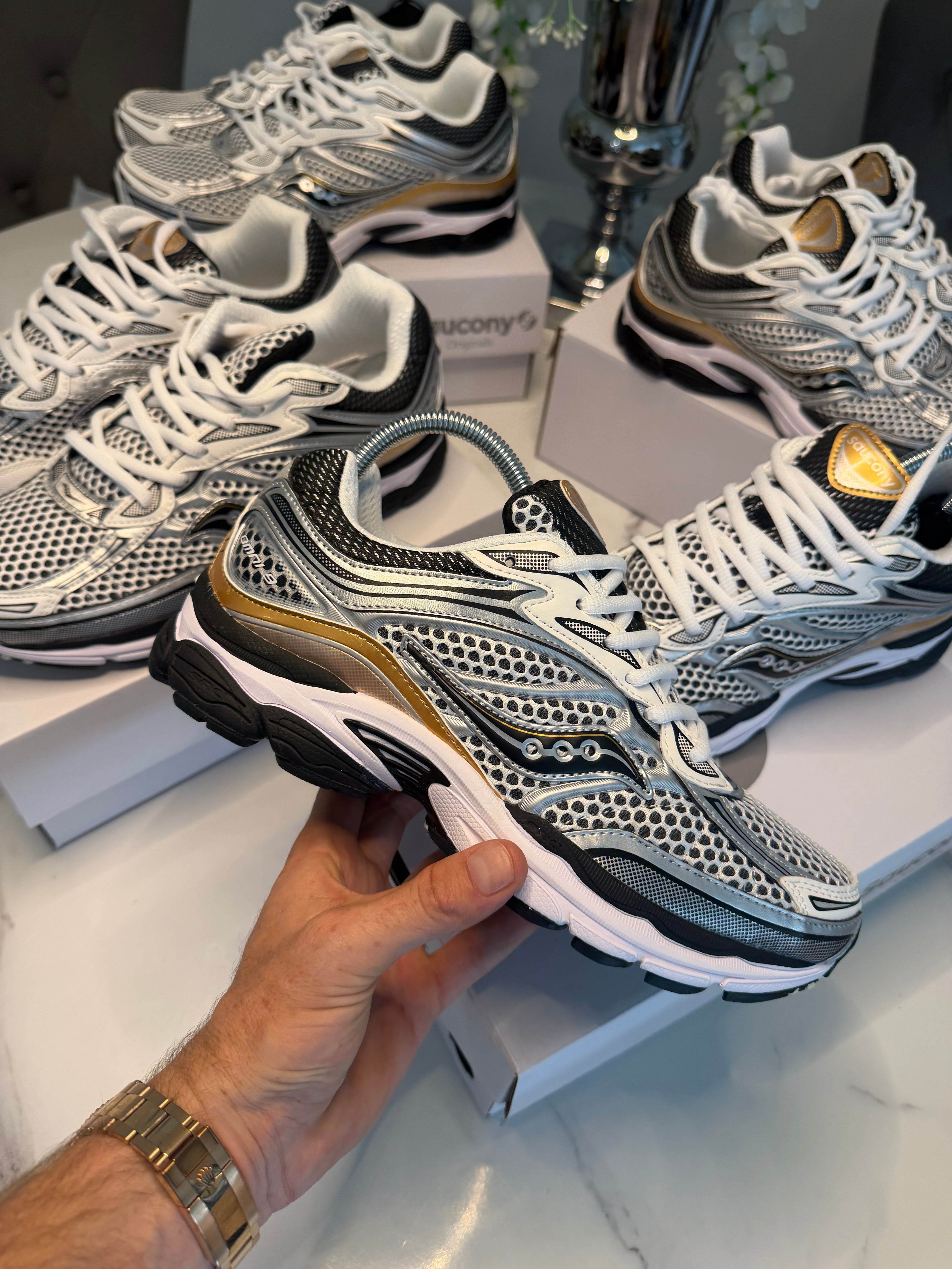 Saucony ProGrid Omni 9 Silver Gold