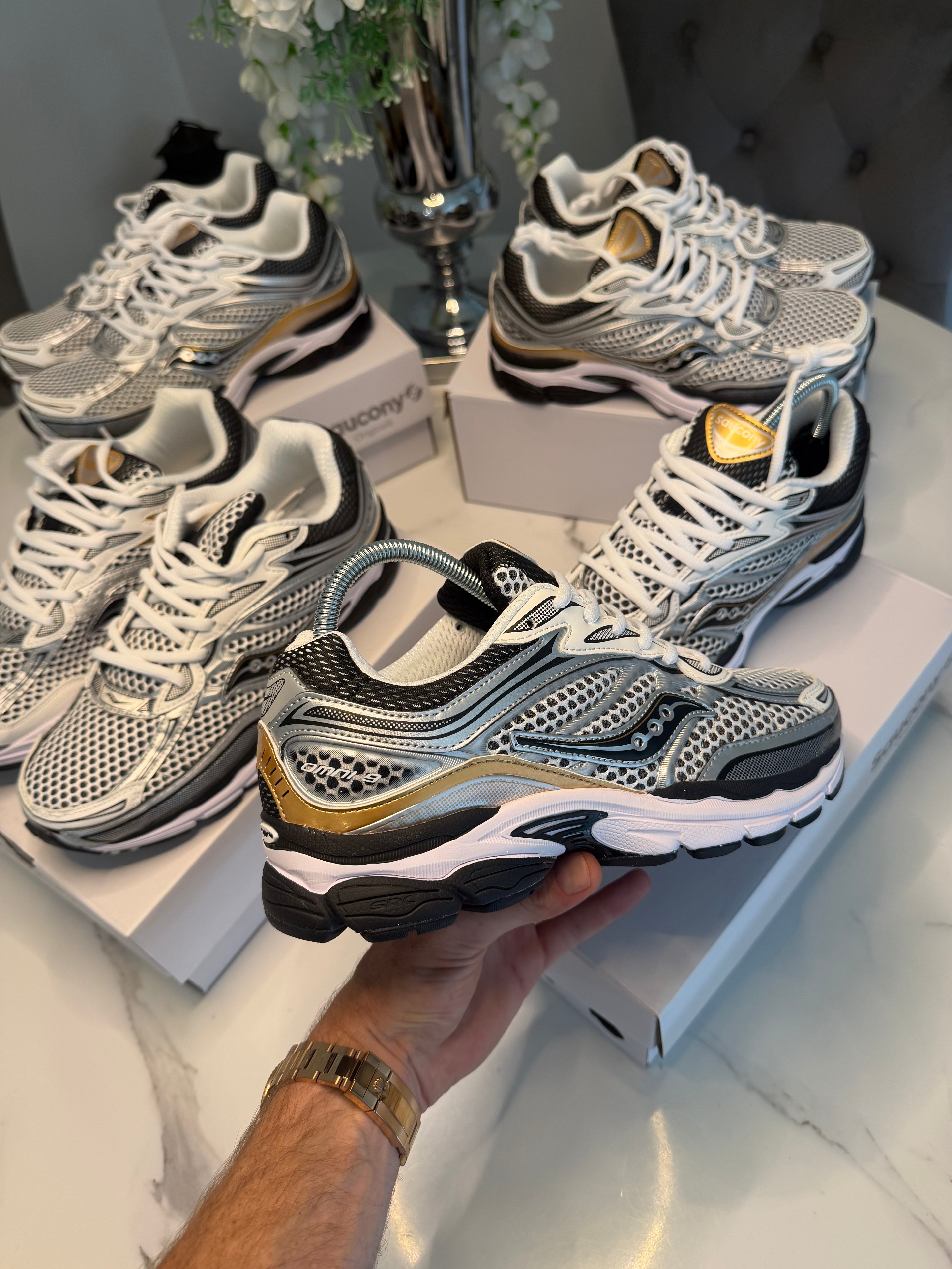 Saucony ProGrid Omni 9 Silver Gold