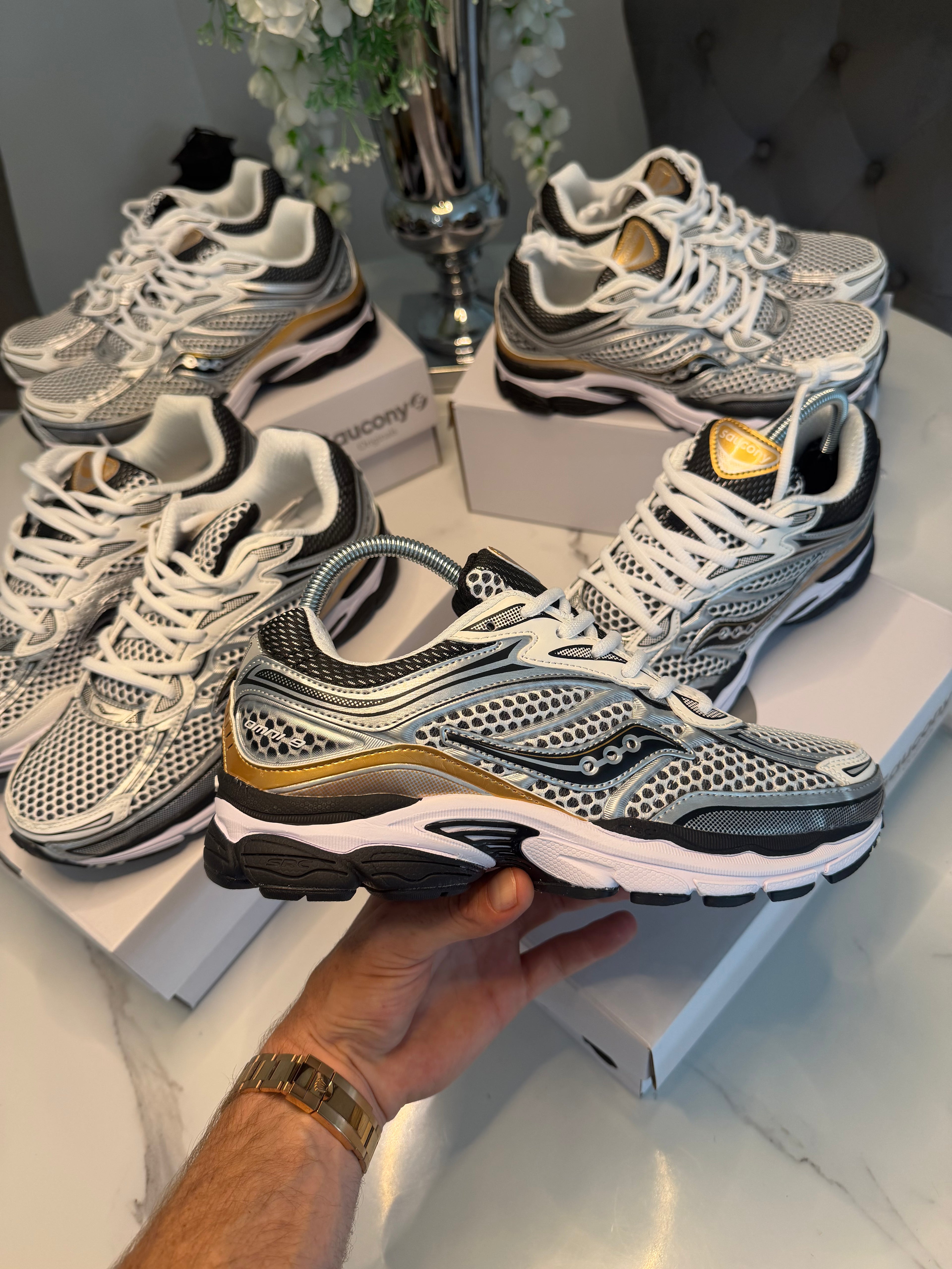 Saucony ProGrid Omni 9 Silver Gold