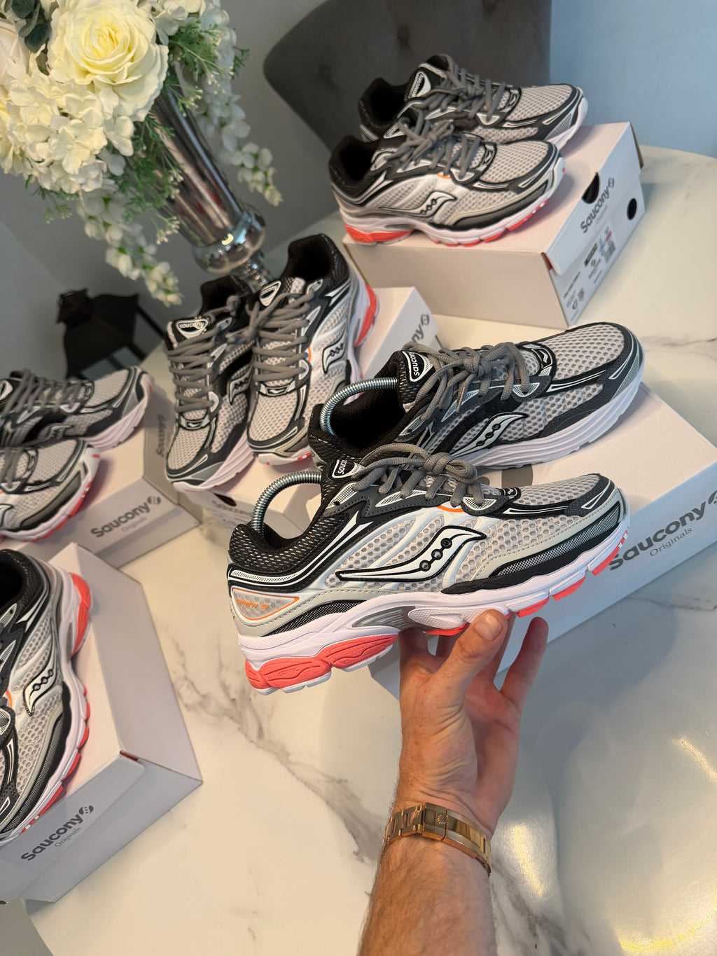 SAUCONY PROGRID OMNI 9 GREY
BLACK